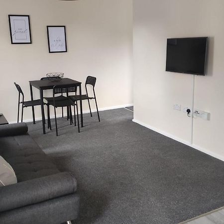 Lovely 1 Bedroom Studio Apartment - Merthyr Tydfil Εξωτερικό φωτογραφία