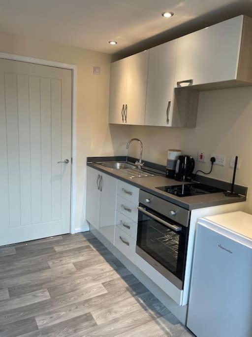 Lovely 1 Bedroom Studio Apartment - Merthyr Tydfil Εξωτερικό φωτογραφία