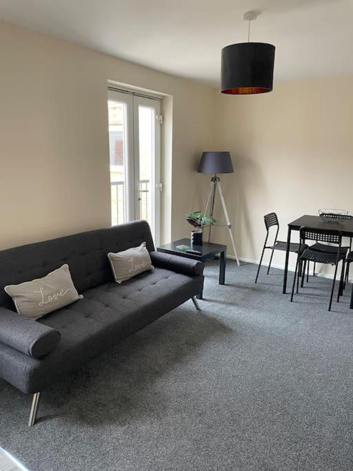 Lovely 1 Bedroom Studio Apartment - Merthyr Tydfil Εξωτερικό φωτογραφία