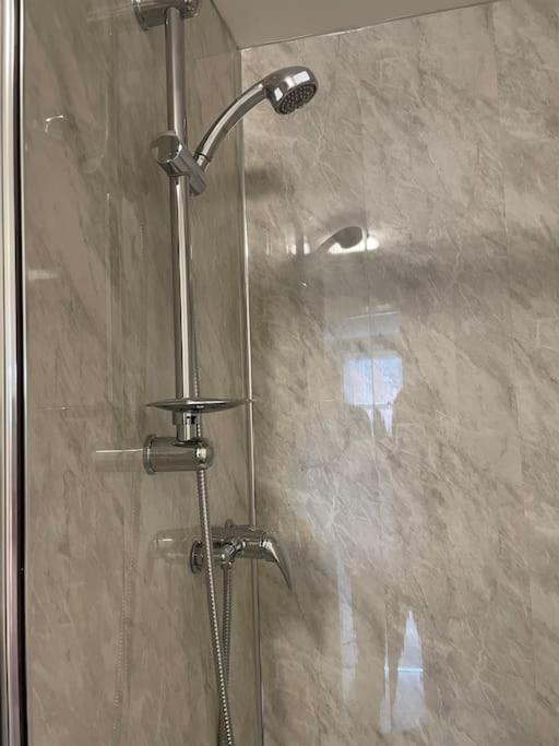 Lovely 1 Bedroom Studio Apartment - Merthyr Tydfil Εξωτερικό φωτογραφία